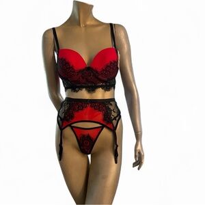 Escante 3pc Lace Bra, Panty, Garter Set- NWT- L